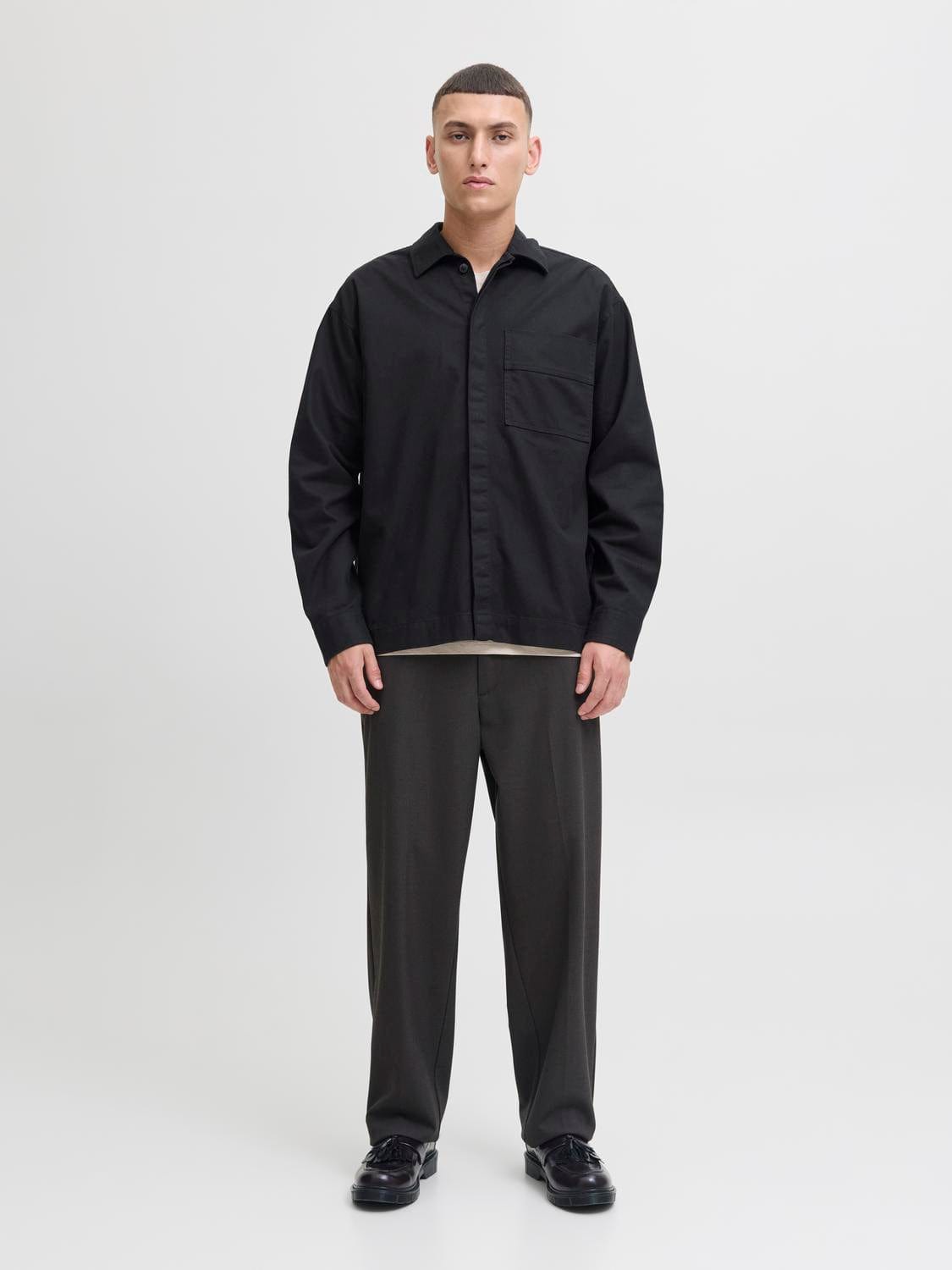 model_shot-front_full